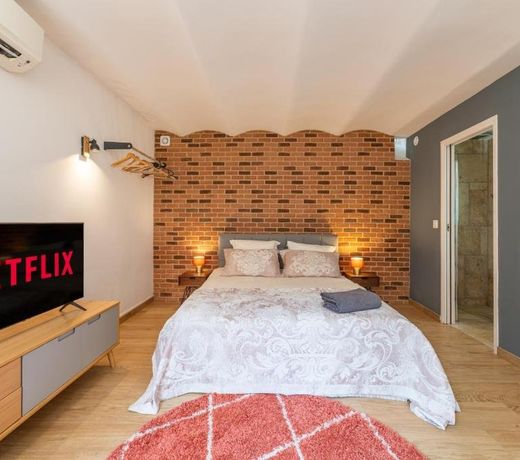 CHARMANT STUDIO RENOVÉ 150m DE MONACO