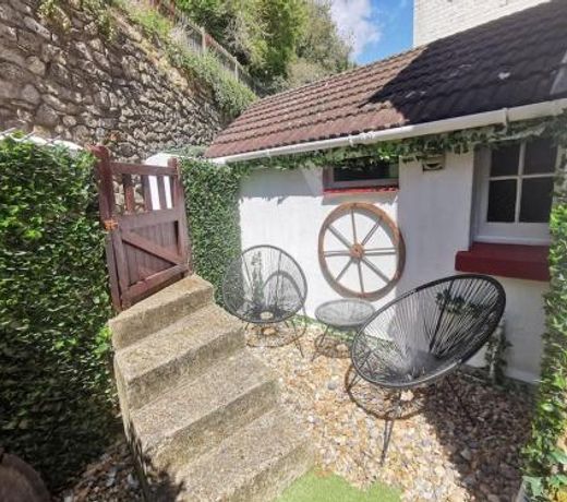 Shore Thing - Just a stones throw from the beach