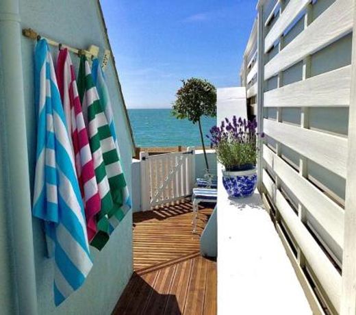 LUXURY BEACH PROPERTY- Neptune's Nest