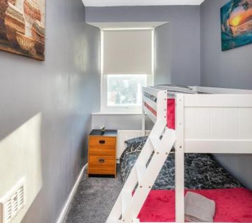 Newcastle City centre super spacious town house free parking and Wi-Fi