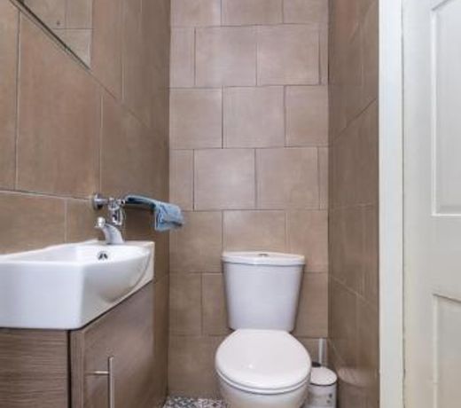 Newcastle City centre super spacious town house free parking and Wi-Fi