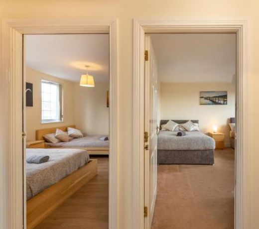 NEWCASTLE CITY CENTRE TOWN HOUSE free parking and wifi