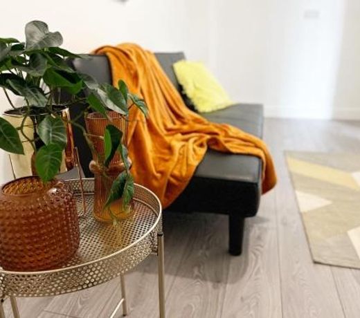 Bright and spacious contractor house!Free WiFi!