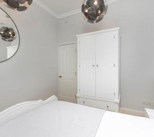 PenthouseStays Notting Hill - Spacious 3 Bedroom King Bed Apartment - near Portobello Road & Kensington High Street