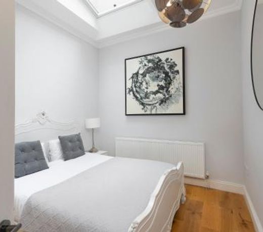 PenthouseStays Notting Hill - Spacious 3 Bedroom King Bed Apartment - near Portobello Road & Kensington High Street