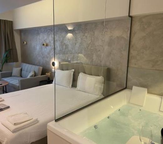 Jacuzzi Suite Ladadika