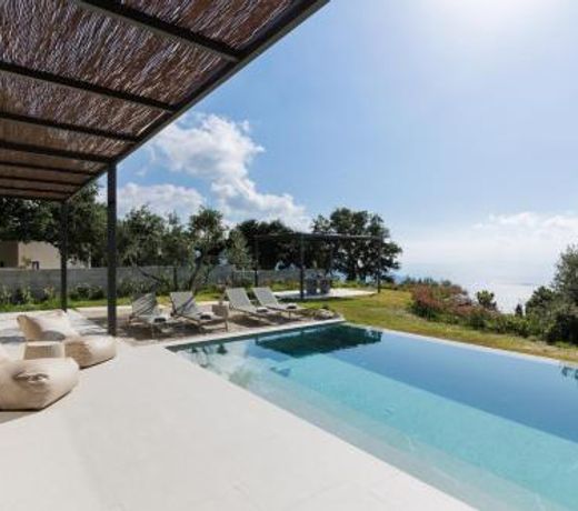 Paloubi Estate