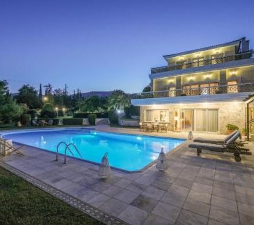 Supreme and Classy Pool Residence