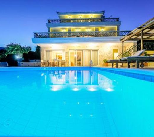 Supreme and Classy Pool Residence