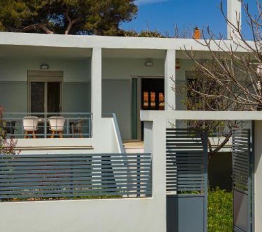 ELEGANT BEACH HOUSE