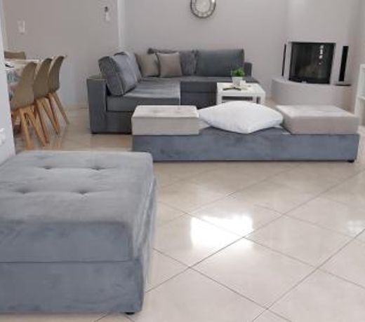 Gianni & Sophia airport house