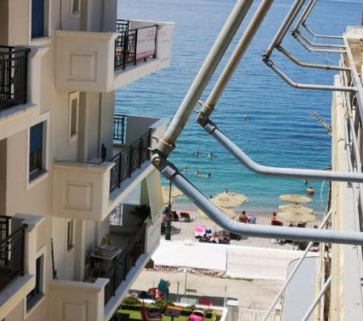 COMFORTABLE BEACHFRONT APARTMENT