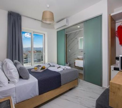 Deluxe City Hotel