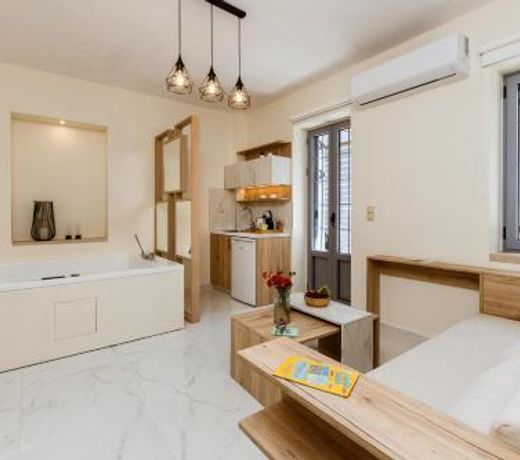Emeli Suites