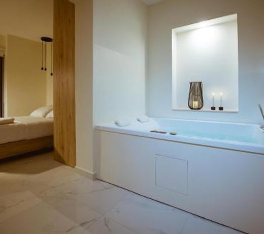Emeli Suites