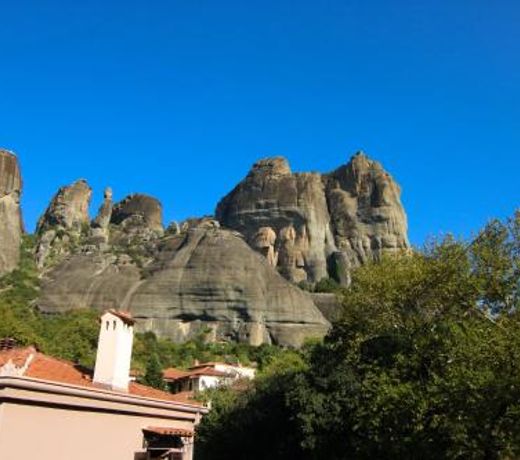 The house under the rocks of Meteora 2