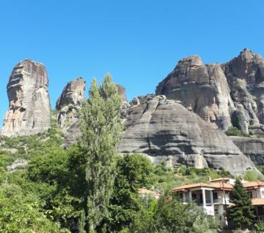 The house under the rocks of Meteora 2
