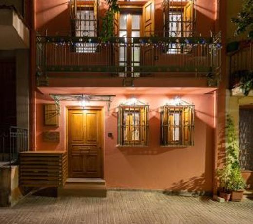 DandyVillas-Colorful Boutique House-in Old Town-Cozy-Compact