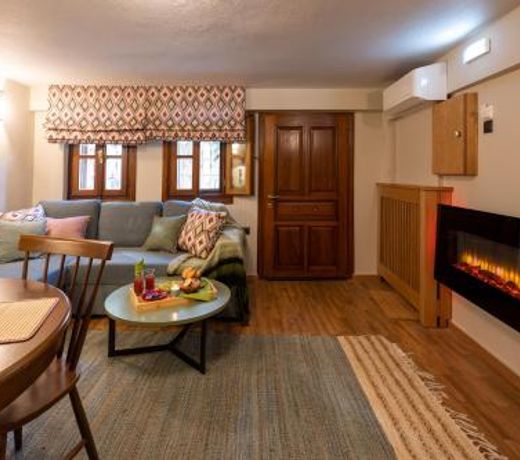 DandyVillas-Colorful Boutique House-in Old Town-Cozy-Compact