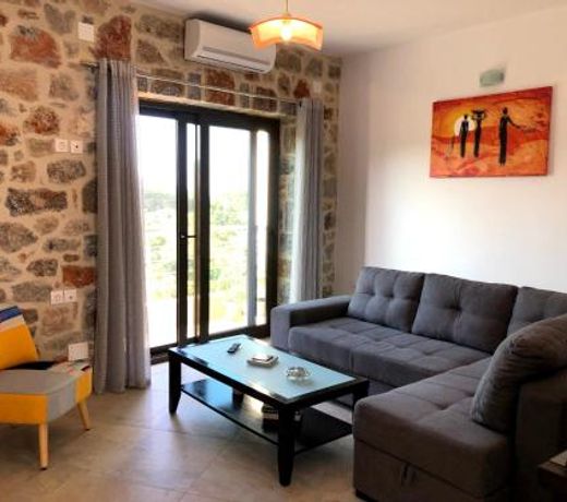 Oikia Stone House in seaside Kalo Chorio