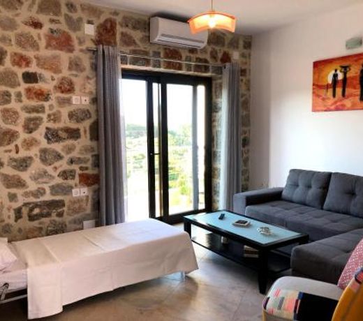 Oikia Stone House in seaside Kalo Chorio