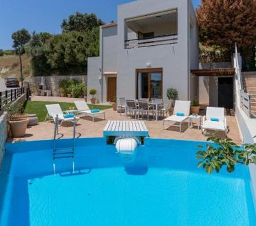 Linari Villa, a peaceful & cozy 2bdr villa with private pool!