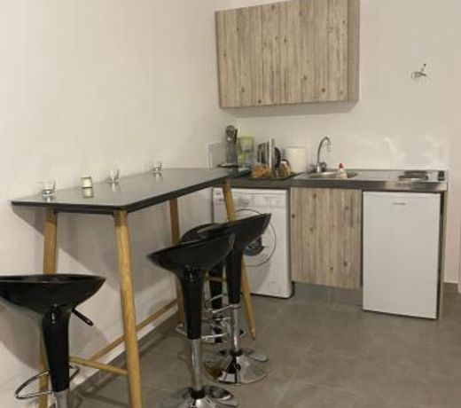 Mani Spot