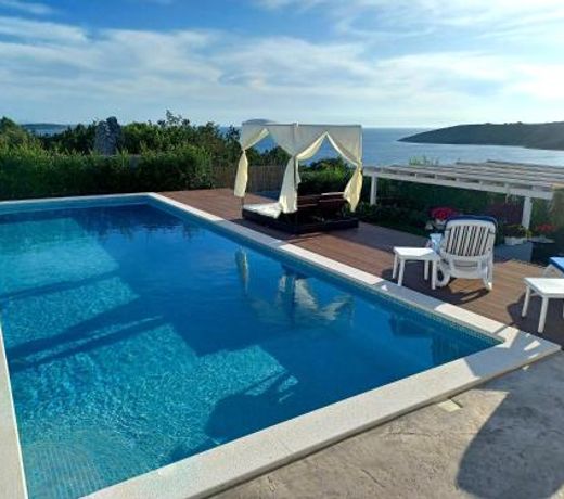 LUXURY VILLA ŠENTADA