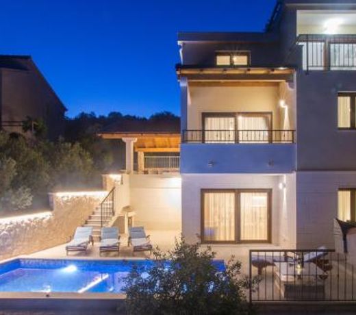 Villa Maestral