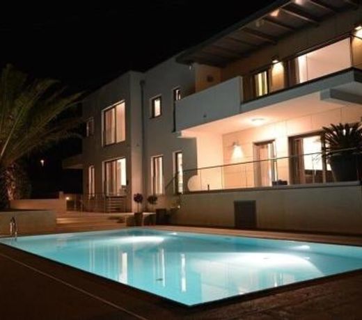 Villa Valsavia-apartment Monsena with pool and SPA