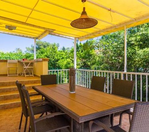 Im Jahr 2014 renoviertes Ferienhaus 400 Meter zum Strand