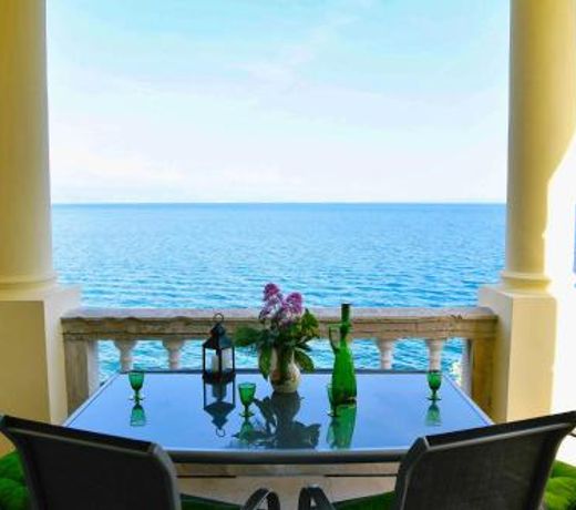 Apartment Carissima-Direct on sea, Lovran-Opatija