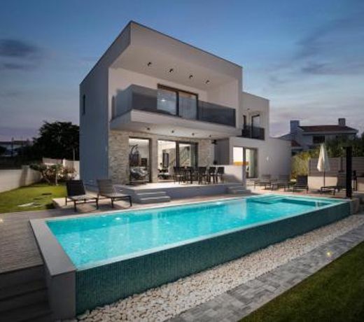 Villa Leola