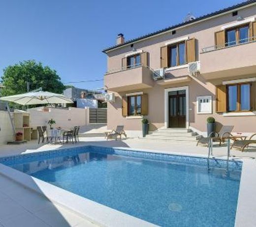 Top Villa mit privatem Pool nur 1 km bis zum Strand mit Klima, WLAN, Sonnenliegen, Grill