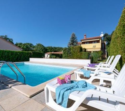 VILLA LIVIA with three nice apartments, swimming pool, childrens playground, barbecue and free parking