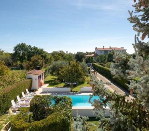 VILLA LIVIA with three nice apartments, swimming pool, childrens playground, barbecue and free parking