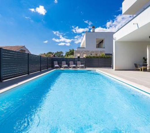 Villa Moon near the sea - heated pool, private outdoor gym