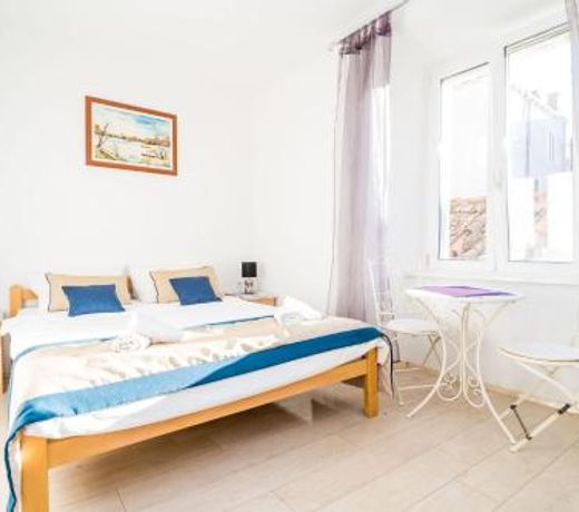 Deluxe Rooms with a terrace view at Old City Gate