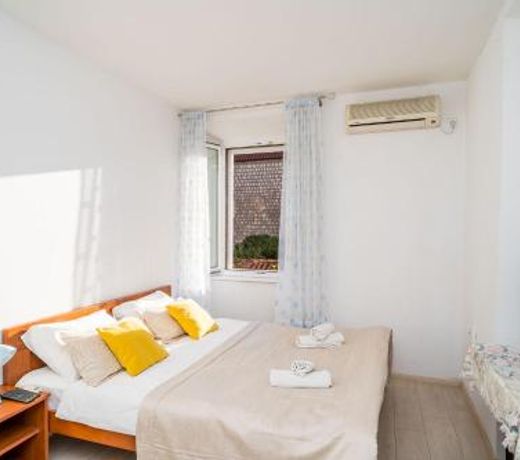Deluxe Rooms with a terrace view at Old City Gate
