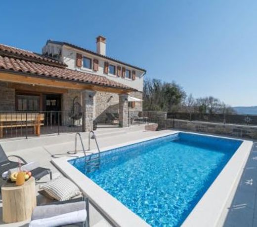 Villa Poji