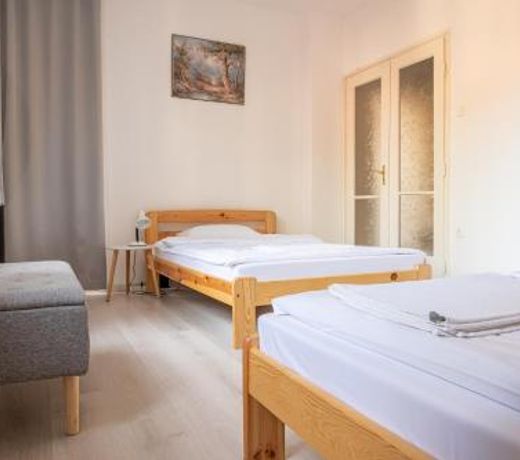 Barat vendeghaz - Teljes haz kiadÃ³ kerttel, 4 szoba