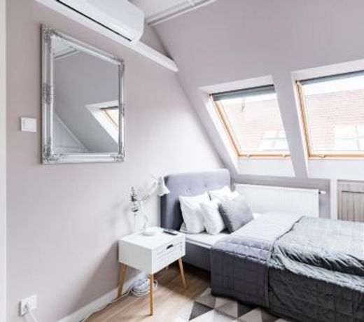 Sunny and Central Loft with Private Garage
