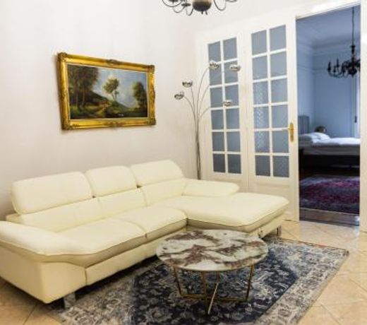 Luxury Downtown 3 Bedroom Apartment by Synagoge with Beautiful View