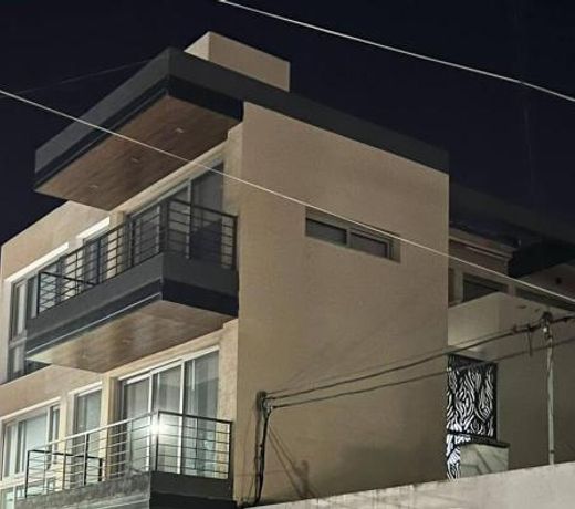 LUMINOSO piso con jacuzzi