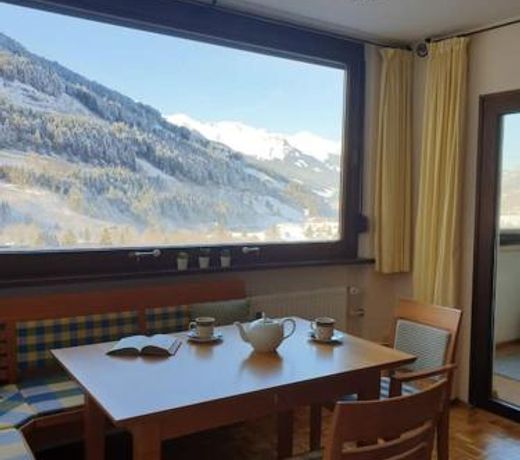 Cozy apartment w a view & own garden