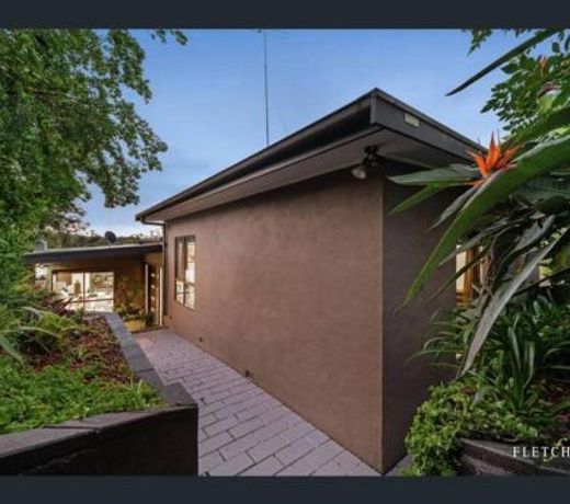 Resort-style 5 bdrm home w/ pool, spa & billiards!