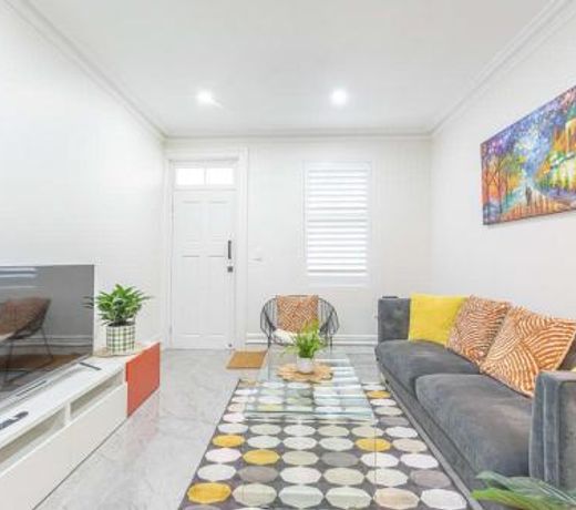 Renovated 4BD Terrace located in Heart of the City