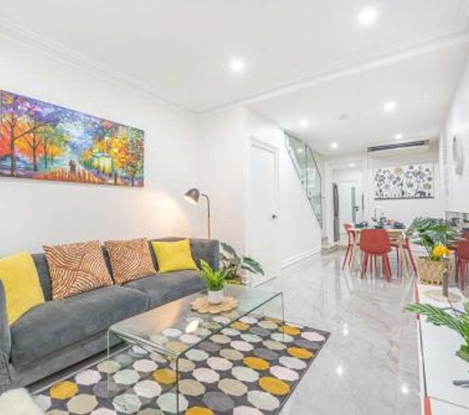 Renovated 4BD Terrace located in Heart of the City