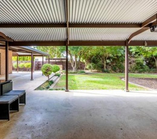 4 Bedroom Barossa Home with Large Garden and Pool