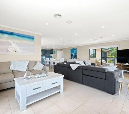 11 Warbler Crescent